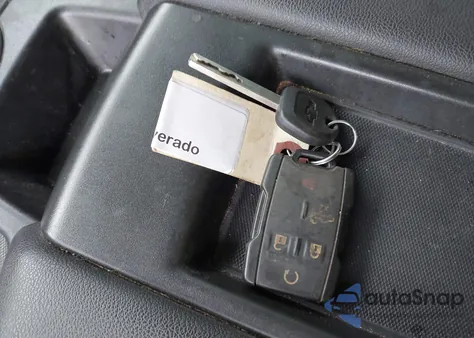 2021 Chevrolet Silverado 1500 4Wd Short Bed Custom z USA, uszkodzony, nr VIN 1GCPYBEK7MZ280000